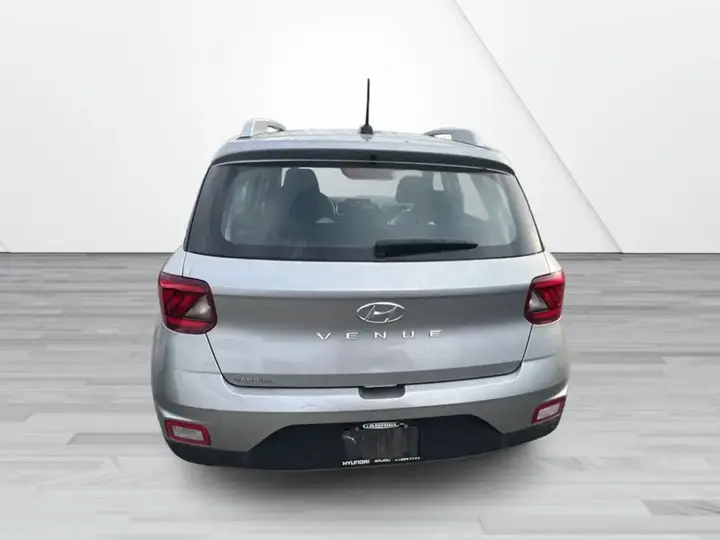 Hyundai Venue 2023 photo 3