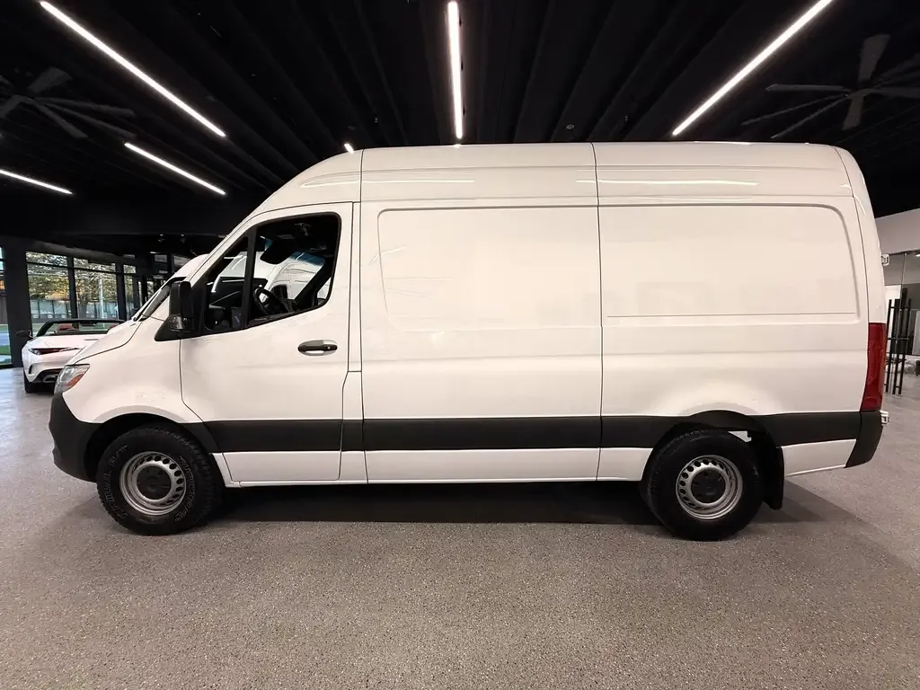 Mercedes-Benz Sprinter 2023 photo 2