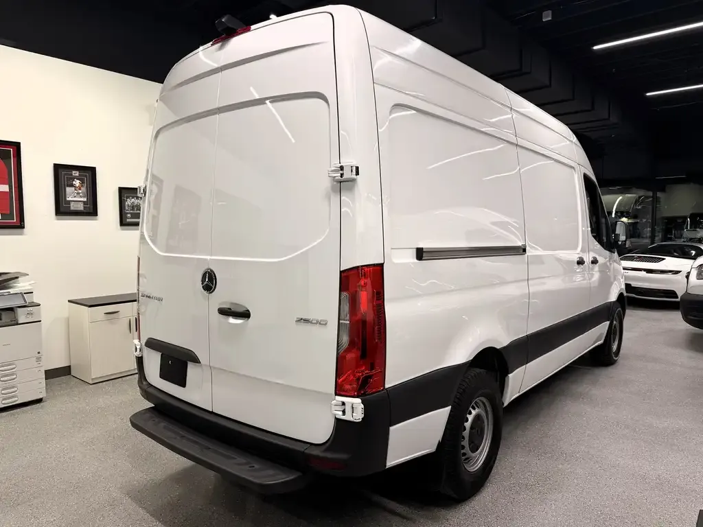 Mercedes-Benz Sprinter 2023 photo 5