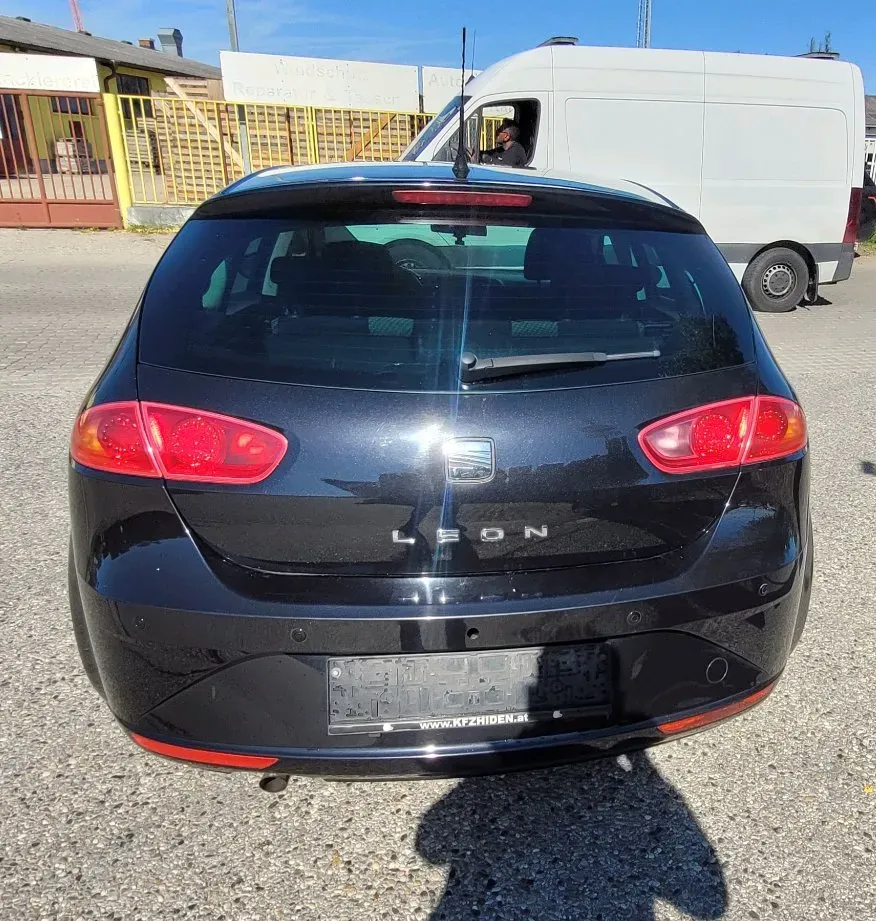 Seat Leon 2010 photo 2