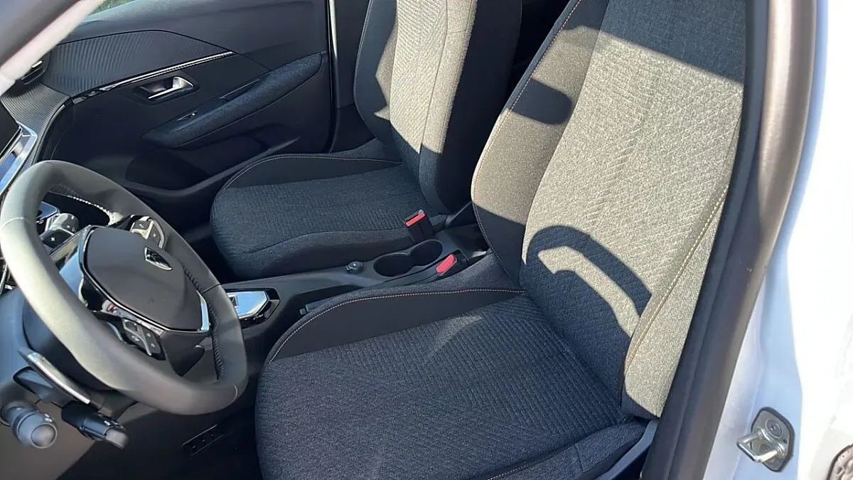 Peugeot 208 2025 photo 3