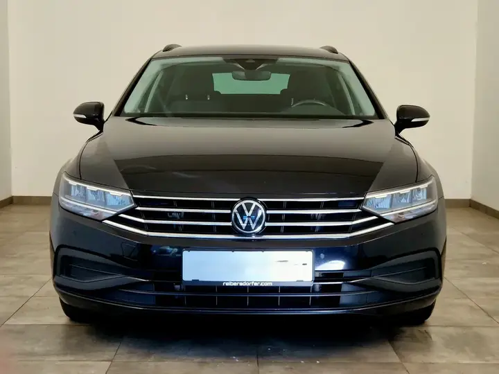 Volkswagen Passat 2021 photo 2