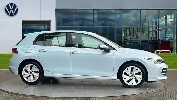 Volkswagen Golf 2025 photo 4