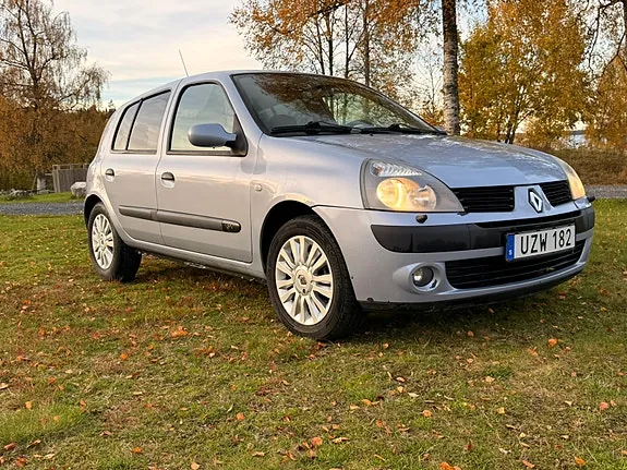 Renault Clio 2004 photo 2