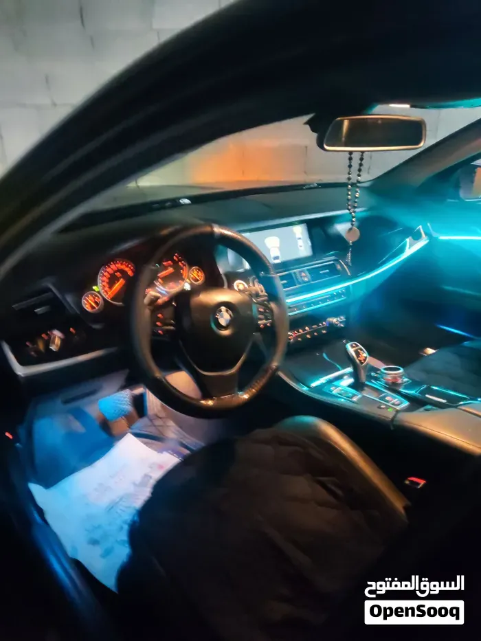 BMW 5 Series 2011 photo 2