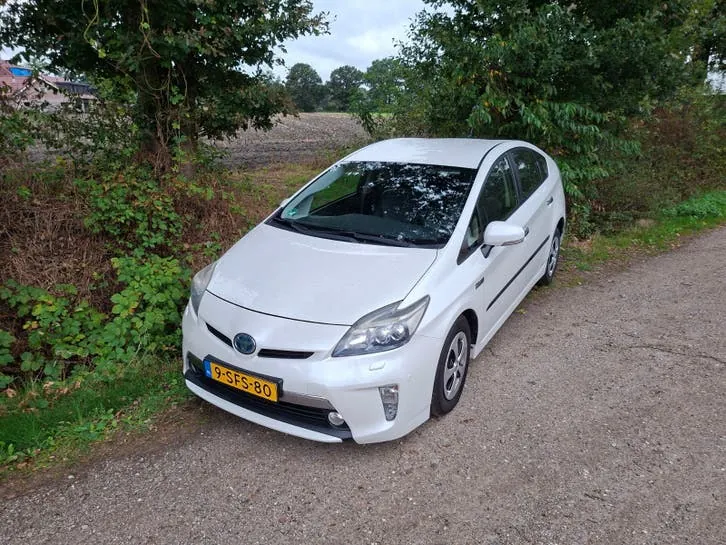 Toyota Prius photo 2