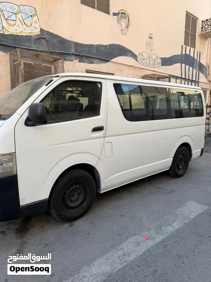 Toyota Hiace 2013 photo 5