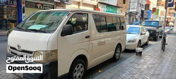 Toyota Hiace 2013 photo 2