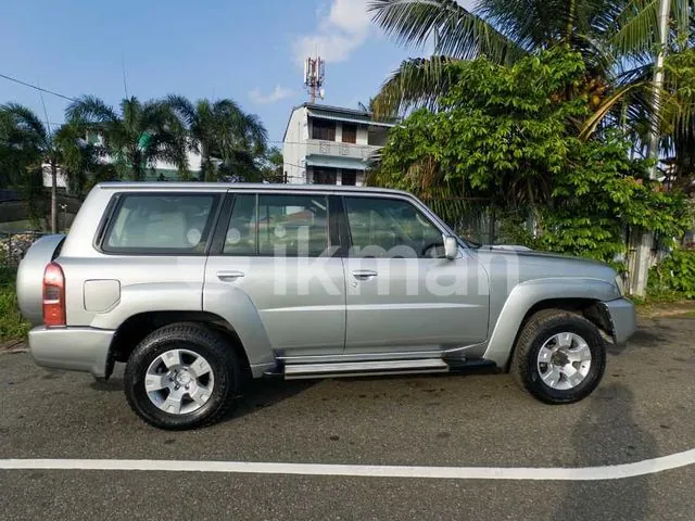 Nissan Patrol 2011 photo 4
