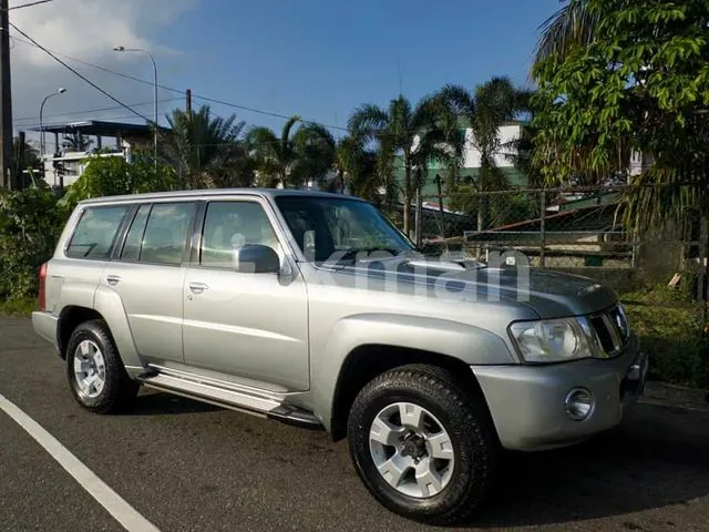 Nissan Patrol 2011 photo 3