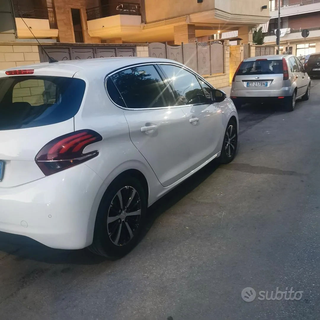 Peugeot 208 2018 photo 2
