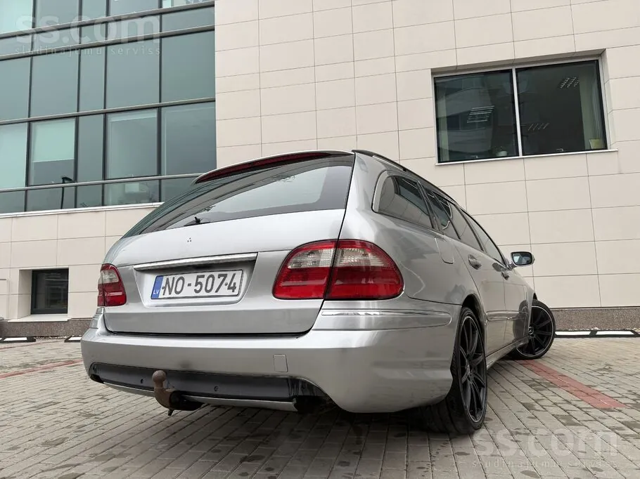 Mercedes-Benz E270 2005 photo 5