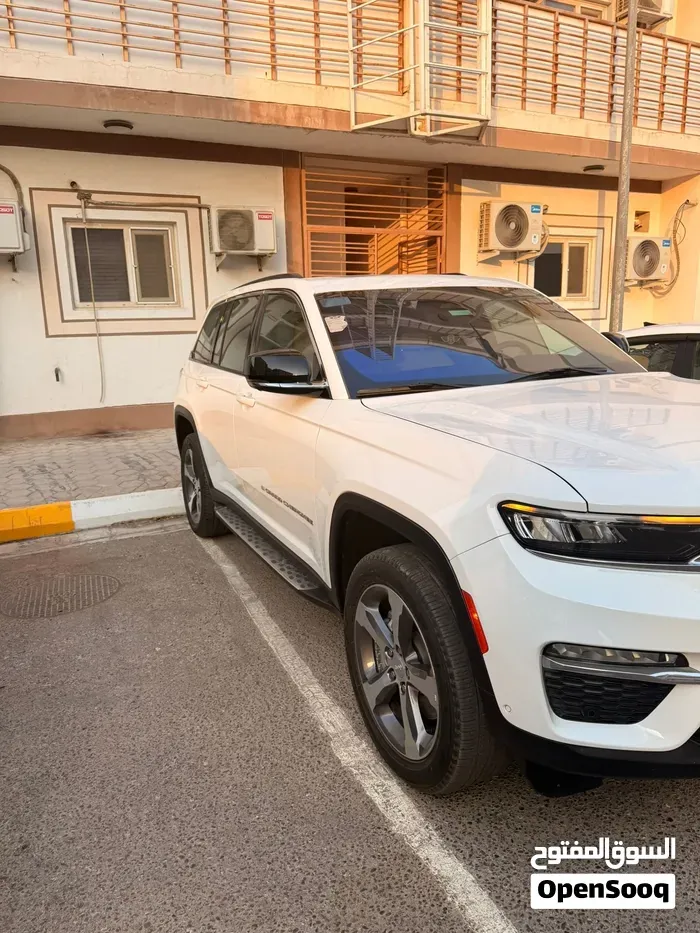 Jeep Grand Cherokee 2024 photo 3