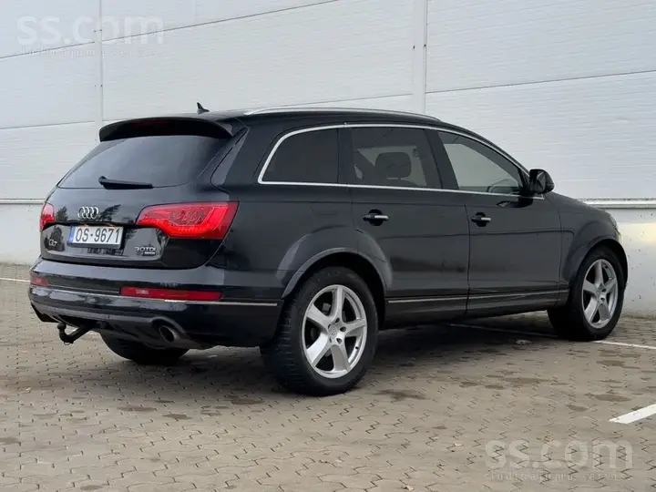 Audi Q7 2010 photo 2