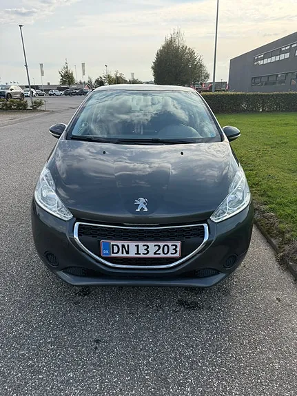 Peugeot 208 2013 photo 3