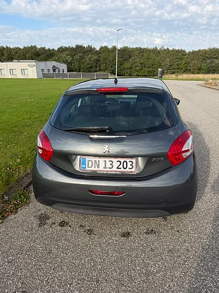Peugeot 208 2013 photo 5