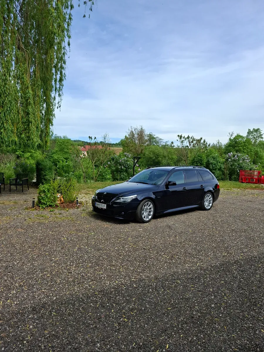 BMW 5 Series 2009 photo 2