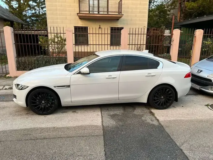 Jaguar Xe 2018 photo 2