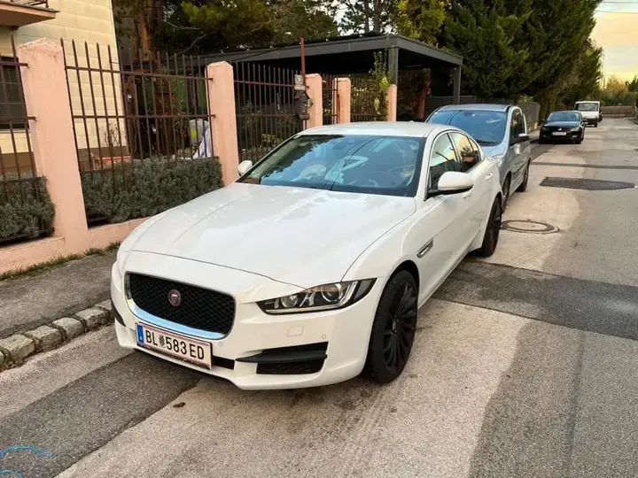 Jaguar Xe