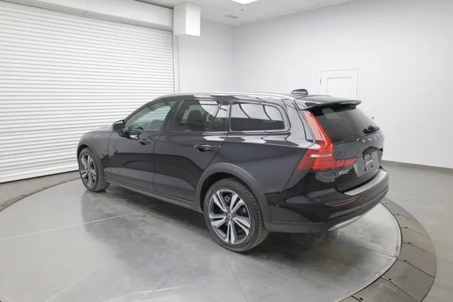 Volvo V60 Cross Country 2024 photo 5