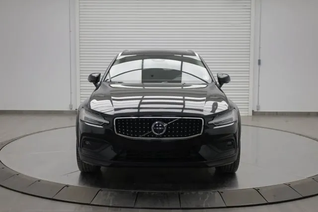 Volvo V60 Cross Country 2024 photo 2