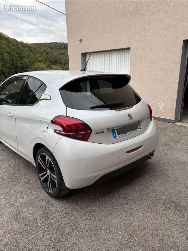 Peugeot 208 2017 photo 2