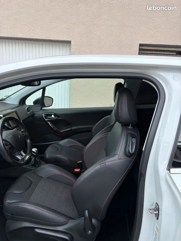 Peugeot 208 2017 photo 3