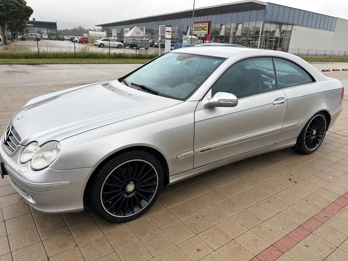 Mercedes-Benz Clk-Class 2002 photo 3