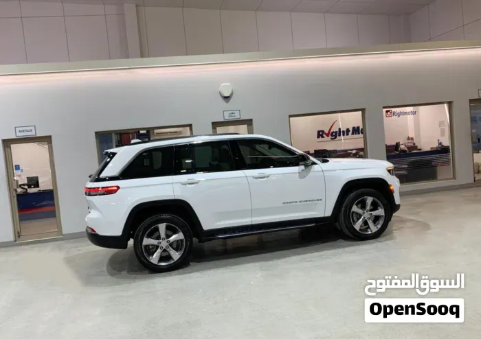 Jeep Grand Cherokee 2022 photo 2