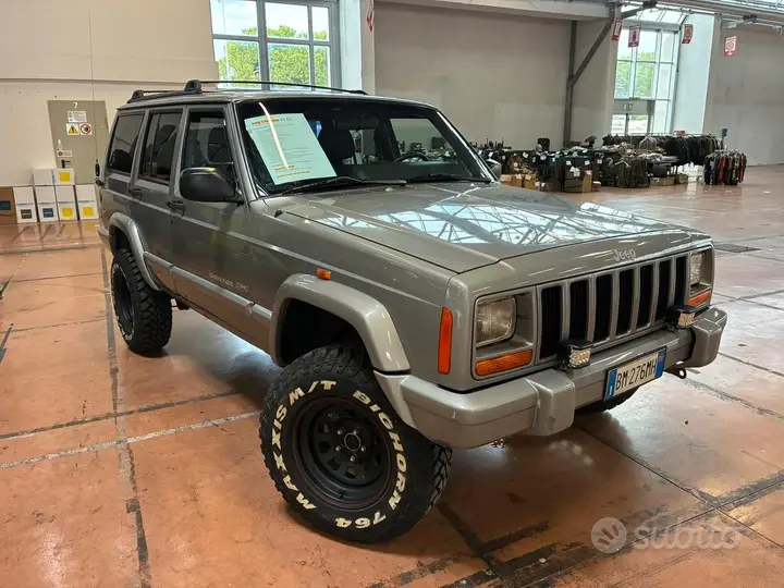 Jeep Cherokee 2000 photo 3