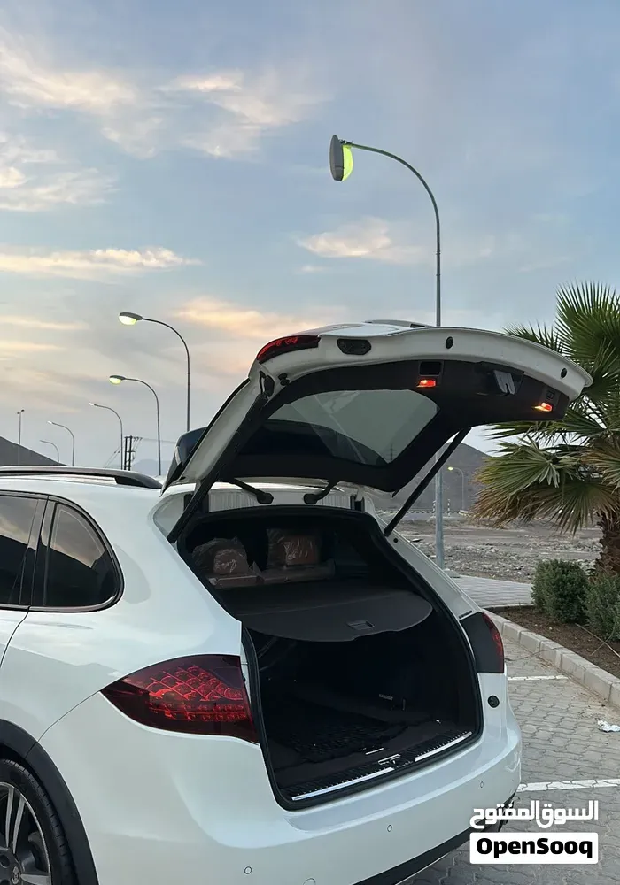 Porsche Cayenne S 2012 photo 4
