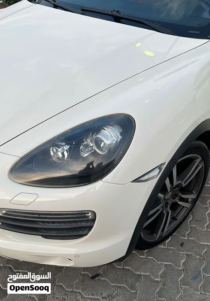 Porsche Cayenne S 2012 photo 2
