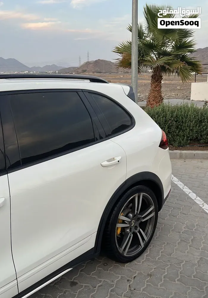 Porsche Cayenne S 2012 photo 3