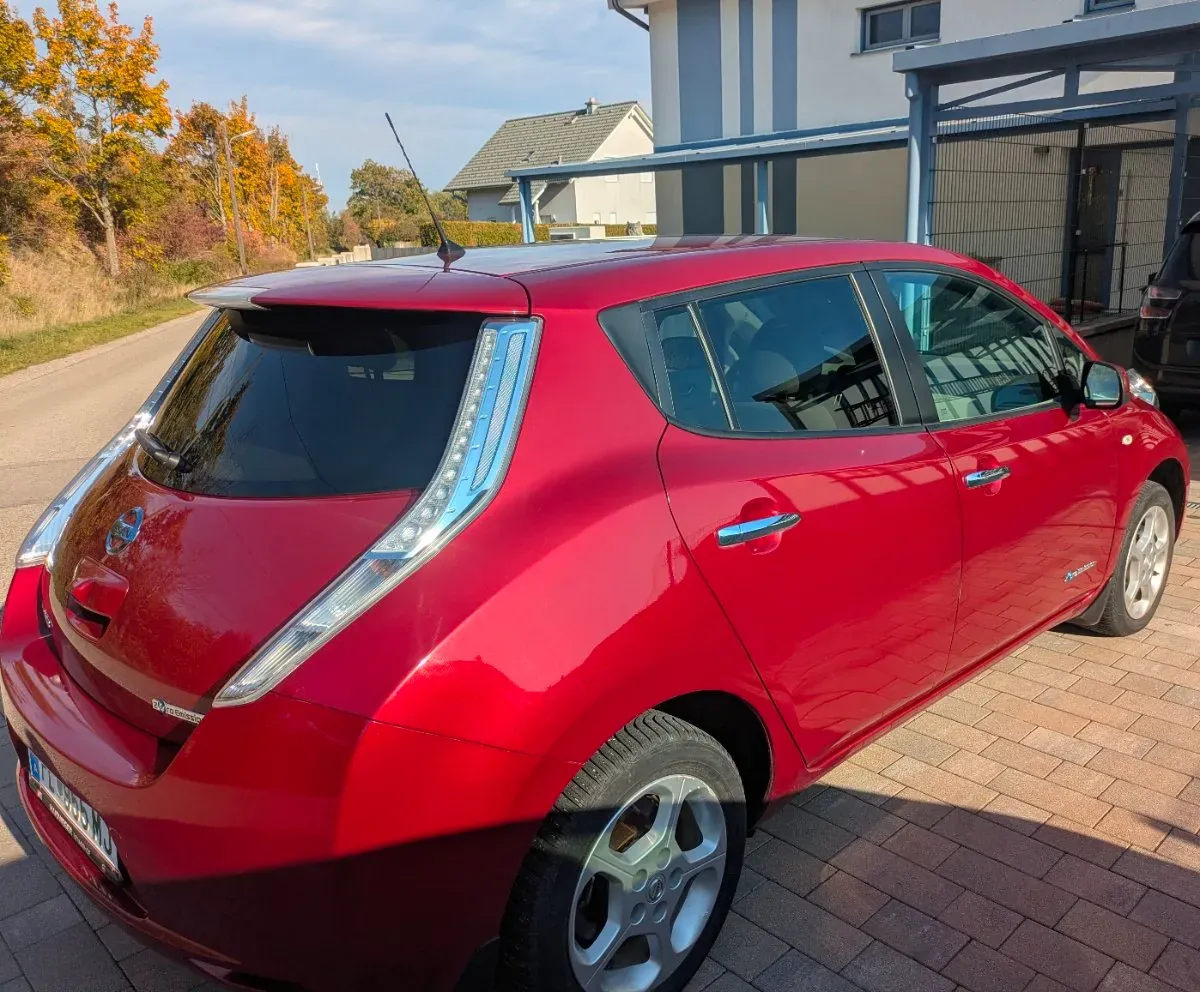Nissan Leaf 2016 photo 2