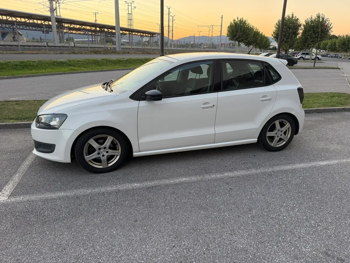 Volkswagen Polo 2010 photo 2