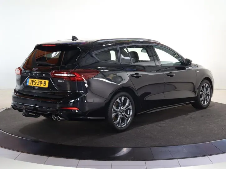 Ford Focus 2023 photo 2