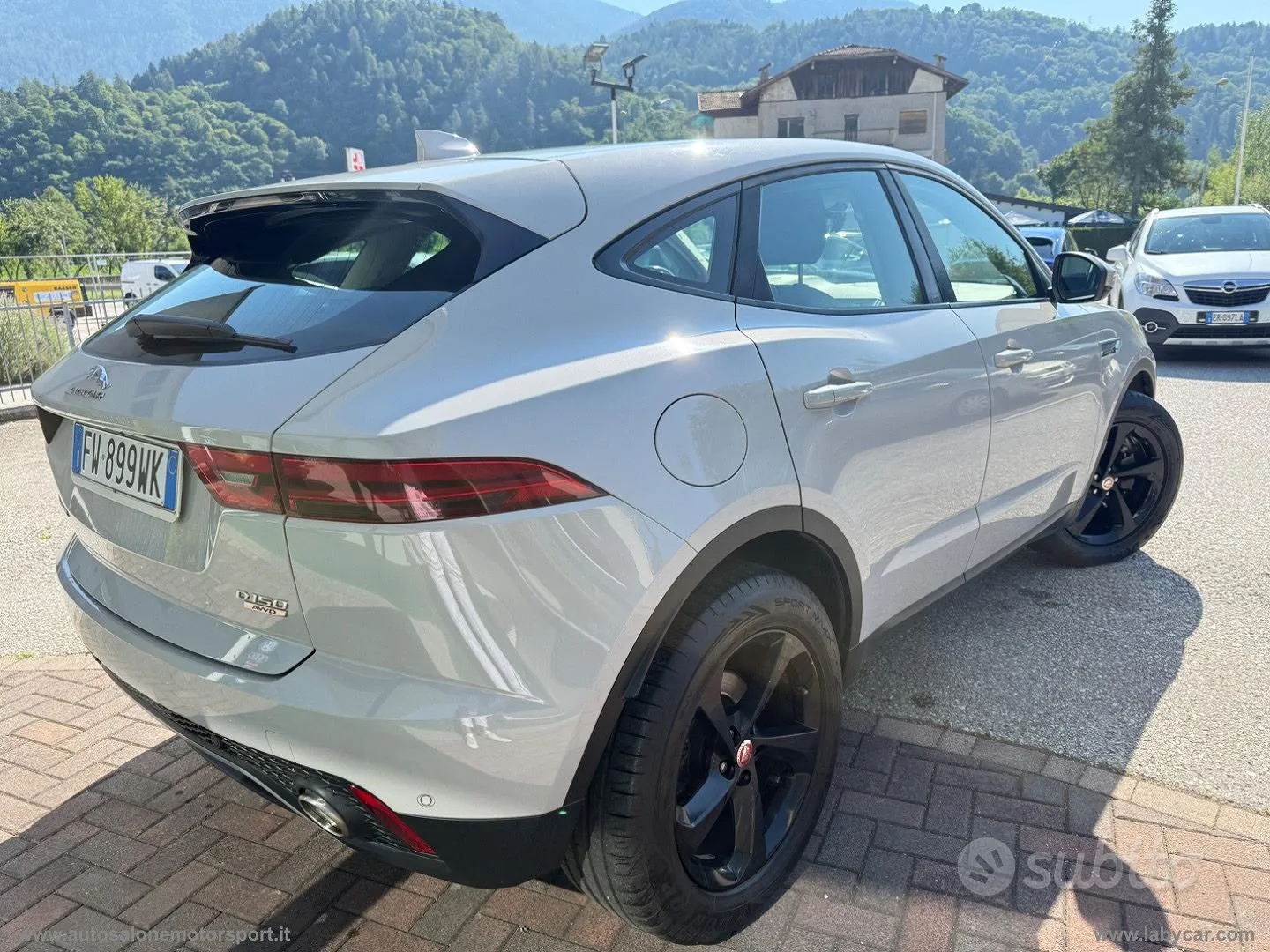 Jaguar E-Pace 2019 photo 5