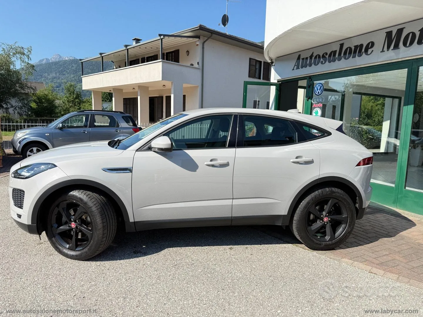 Jaguar E-Pace 2019 photo 2