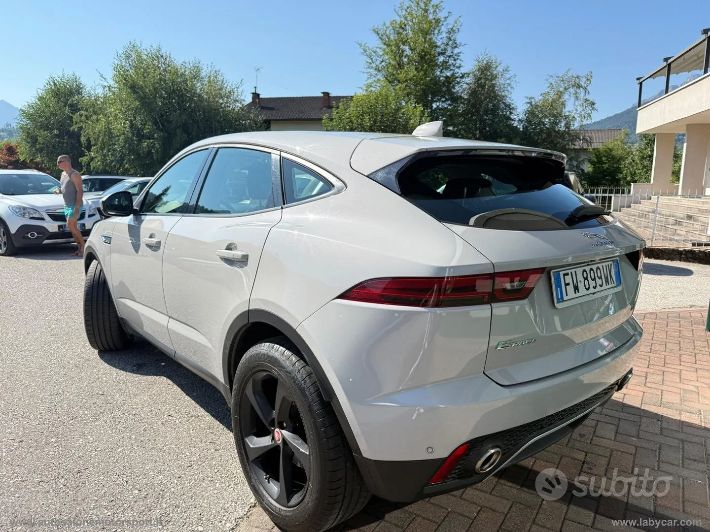 Jaguar E-Pace 2019 photo 3