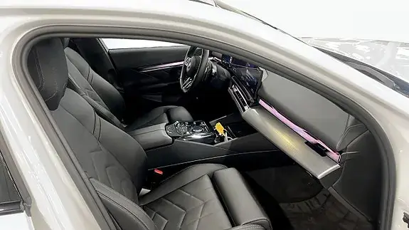 BMW 530E 2026 photo 3