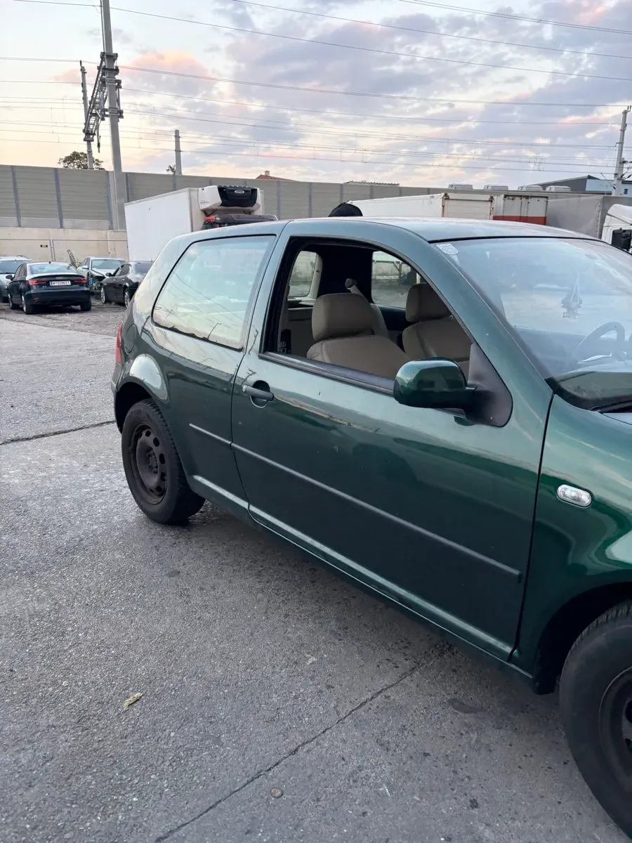 Volkswagen Golf 2001 photo 2