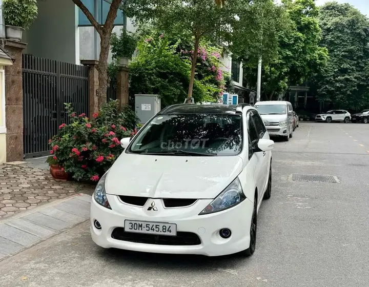 Mitsubishi Grandis 2009 photo 3