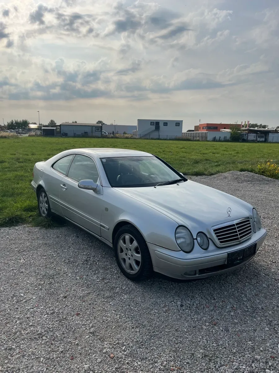 Mercedes-Benz Clk-Class 2001 photo 2