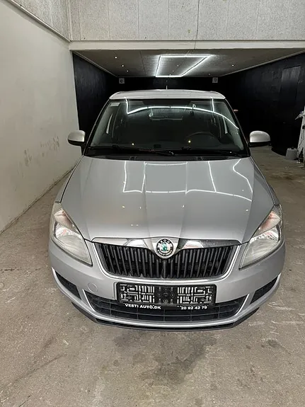 Skoda Fabia 2011 photo 4