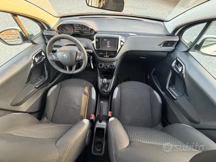 Peugeot 208 2016 photo 3