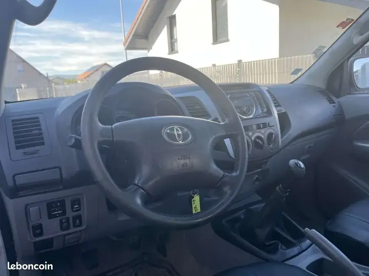 Toyota Hilux 2011 photo 3