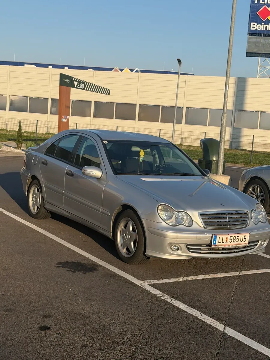 Mercedes-Benz C-Class 2005 photo 2