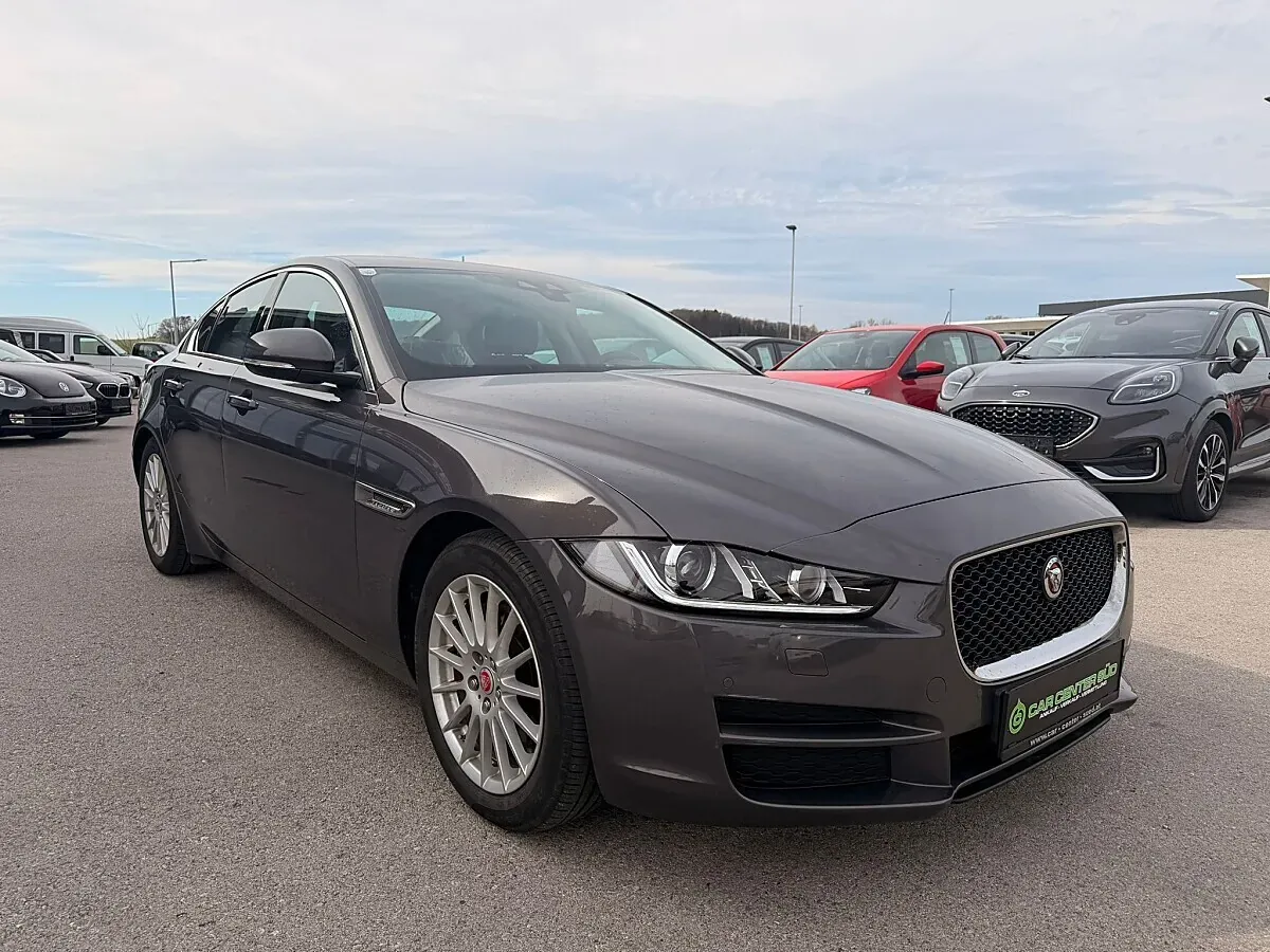 Jaguar Xe 2018 photo 3