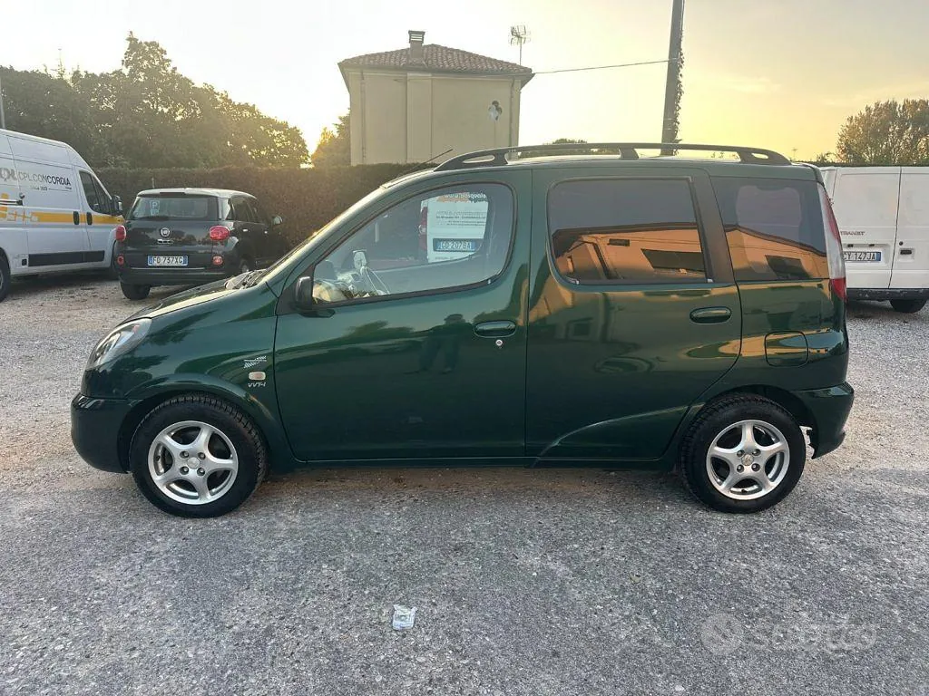 Toyota Yaris Verso 2001 photo 2
