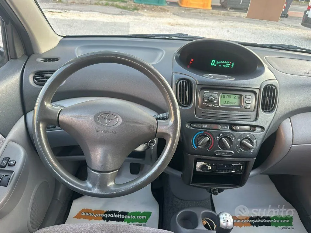 Toyota Yaris Verso 2001 photo 4